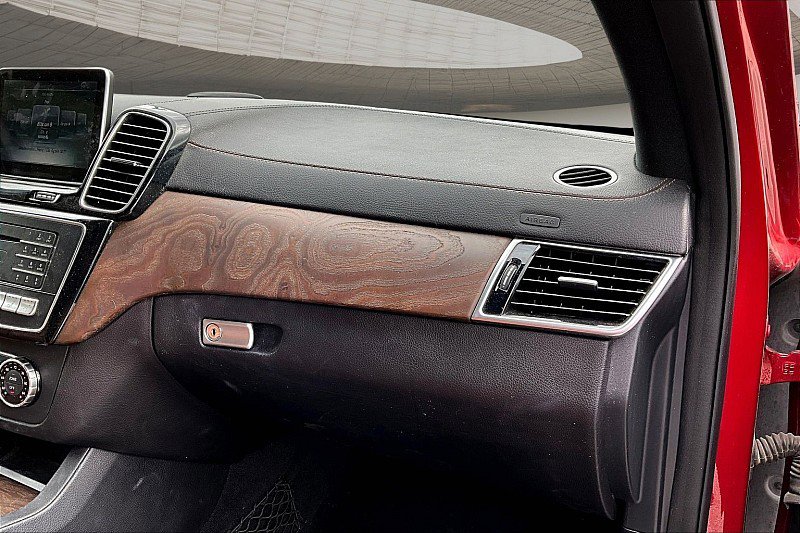 Used 2016 Mercedes-Benz GLE 450 4MATIC Coupe w/ Premium Package image 16