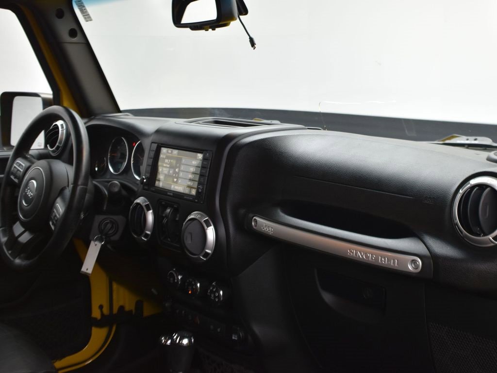 Used 2015 Jeep Wrangler Unlimited Sahara w/ Connectivity Group image 22