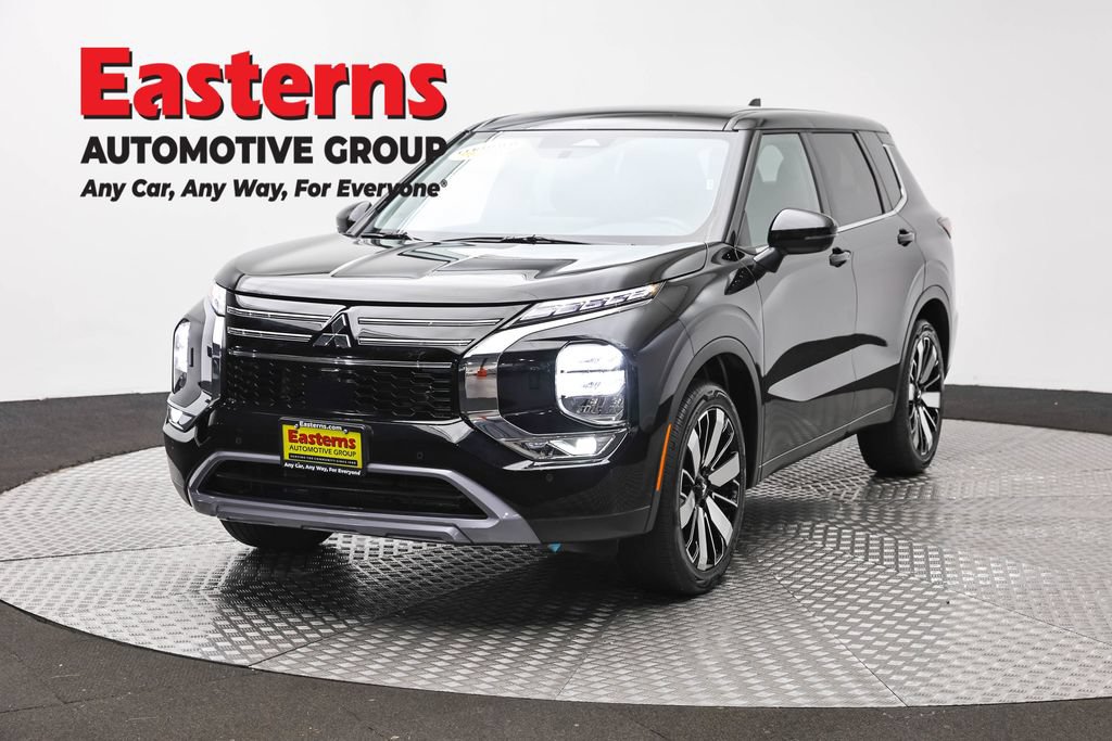 Used 2025 Mitsubishi Outlander SE
