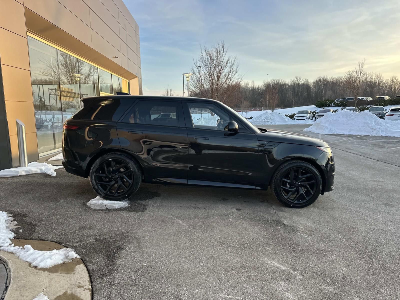 New 2026 Land Rover Range Rover Sport Dynamic SE image 4