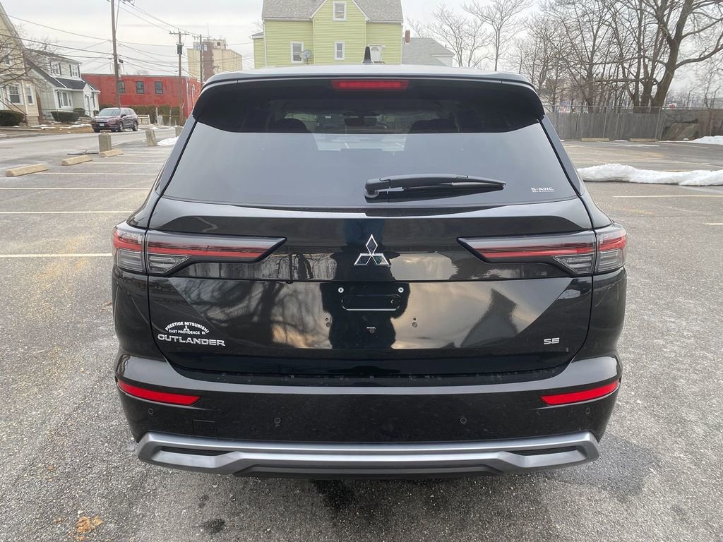 New 2026 Mitsubishi Outlander SE image 6