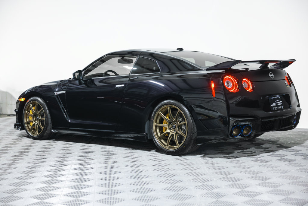 Used 2024 Nissan GT-R w/ Floor Mat Package AWD/4WD image 15