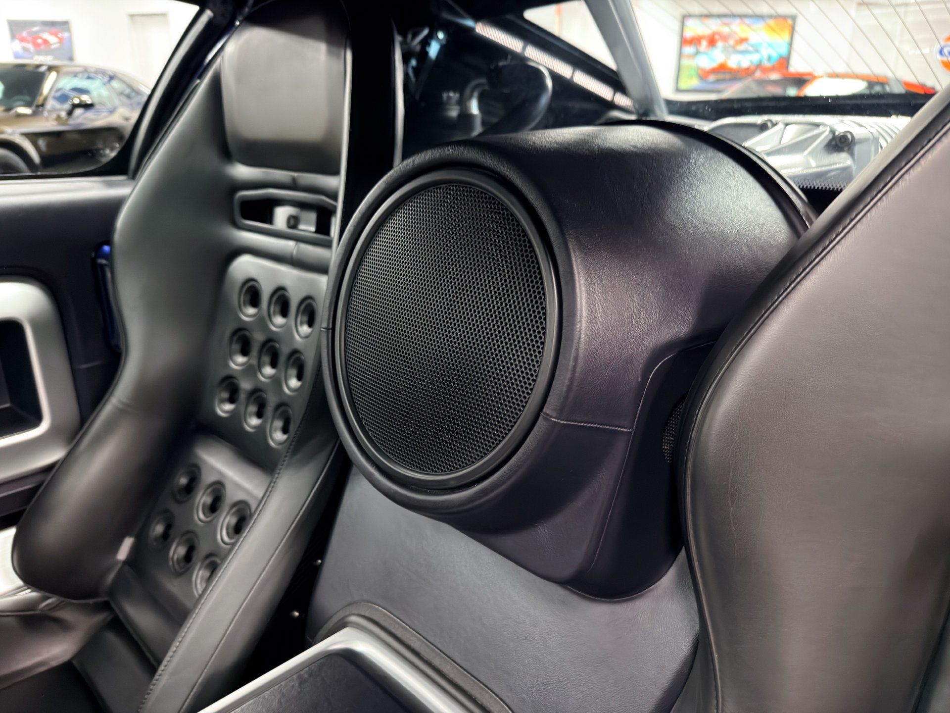 Used 2006 Ford GT RWD image 24
