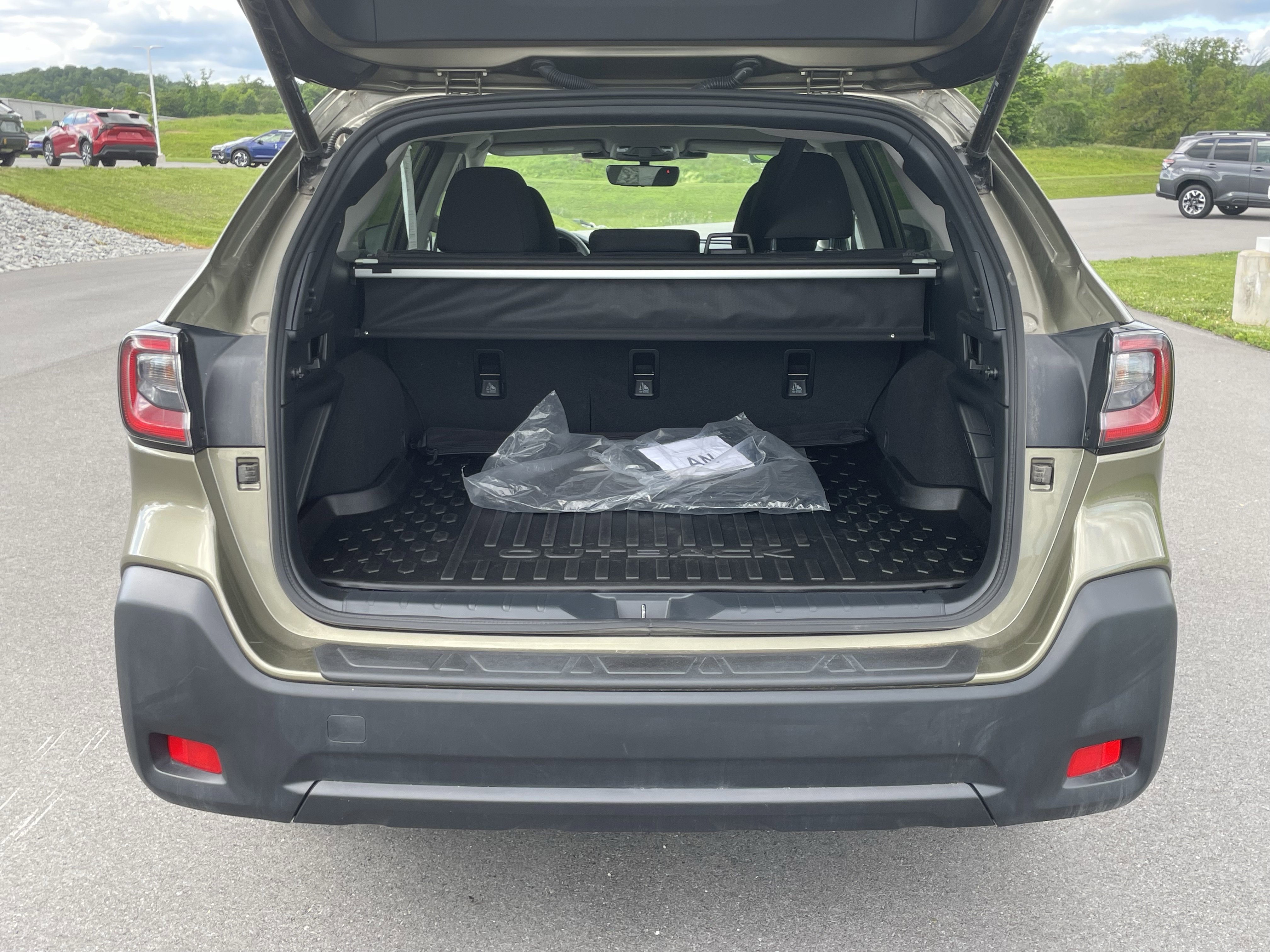 Certified 2025 Subaru Outback Premium w/ Popular Package #1A AWD/4WD image 5