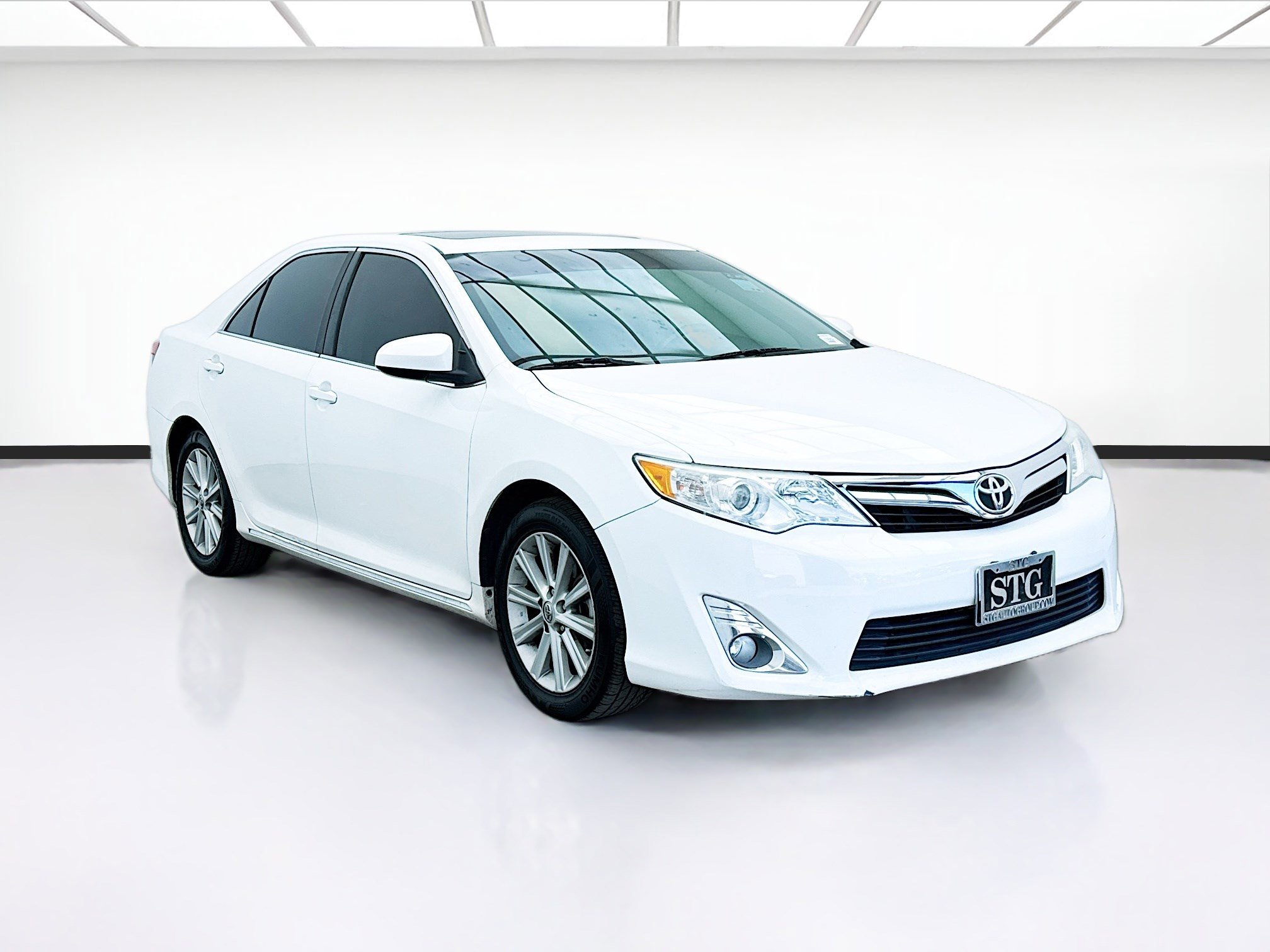 Used 2013 Toyota Camry XLE w/ Leather Pkg image 3