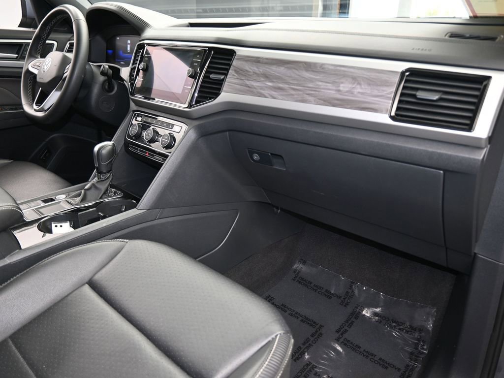 Used 2022 Volkswagen Atlas Cross Sport SE w/ Black Wheel Package image 48