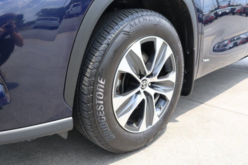 Used 2021 Toyota Highlander XLE image 8