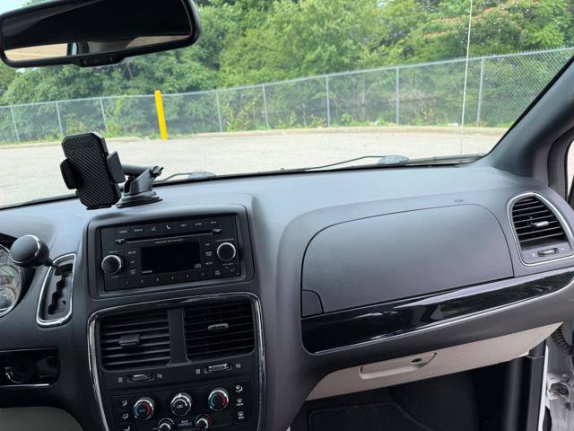 Used 2016 Dodge Grand Caravan SE FWD image 13