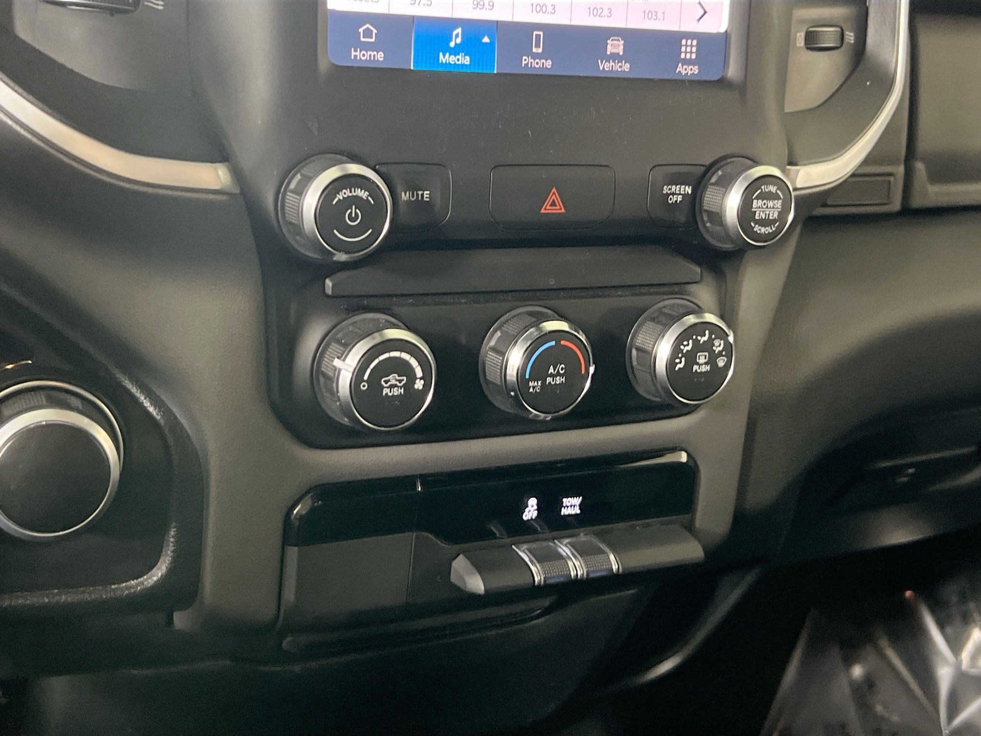 Used 2022 RAM 1500 Big Horn AWD/4WD image 15