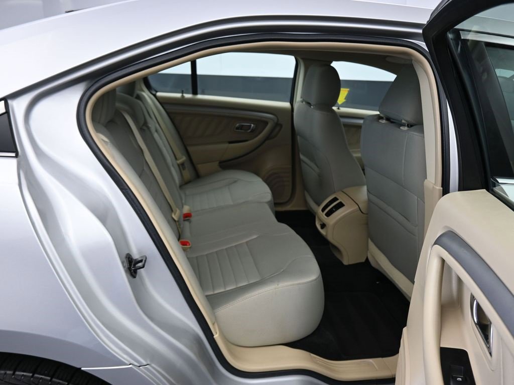 Used 2017 Ford Taurus SE image 33