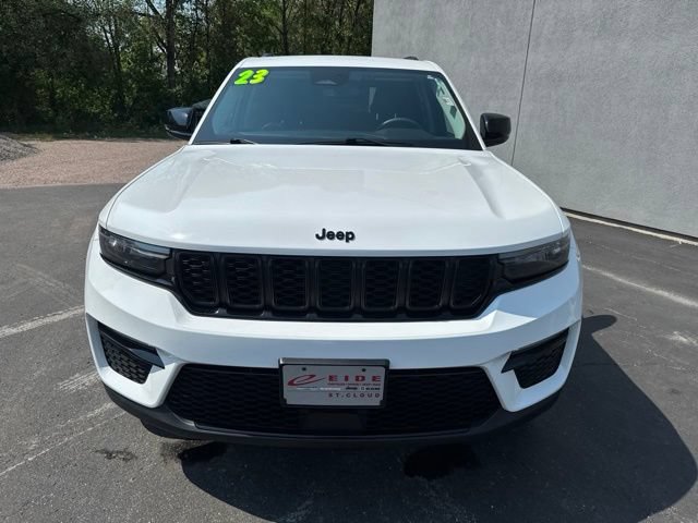 Used 2023 Jeep Grand Cherokee Limited w/ Black Appearance Package AWD/4WD image 5