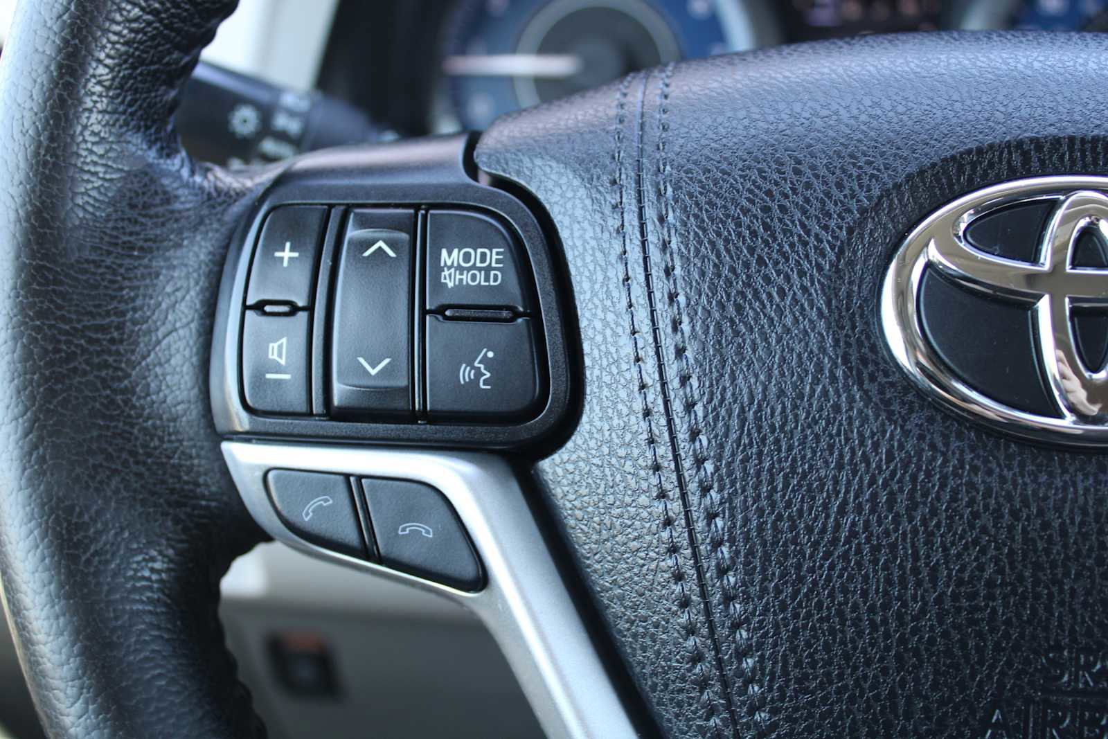 Used 2020 Toyota Sienna XLE w/ XLE Navigation Package image 17