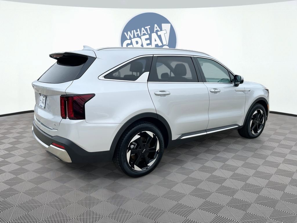 Certified 2025 Kia Sorento EX image 6