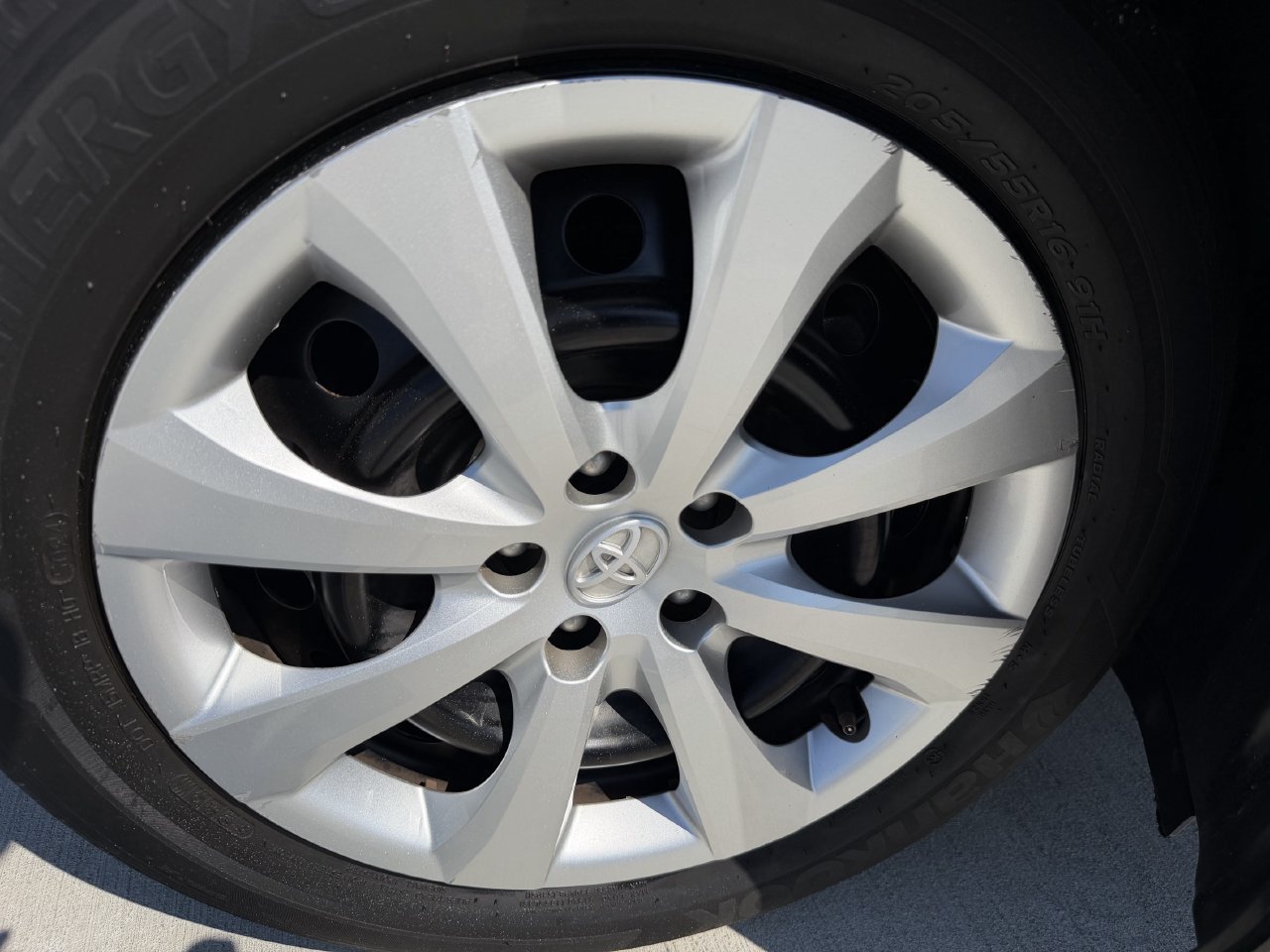 Used 2025 Toyota Corolla LE FWD image 9