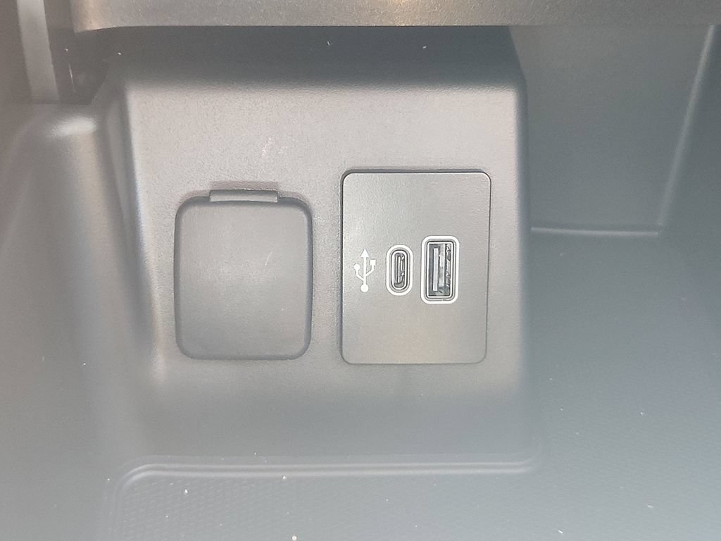 Used 2025 Ford Explorer Active w/ Active Comfort Package AWD/4WD image 22
