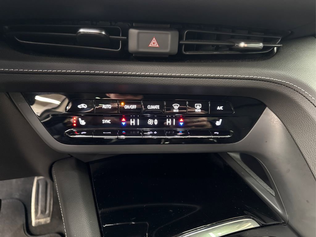 Used 2023 Buick Envision Essence w/ Technology Package I image 31