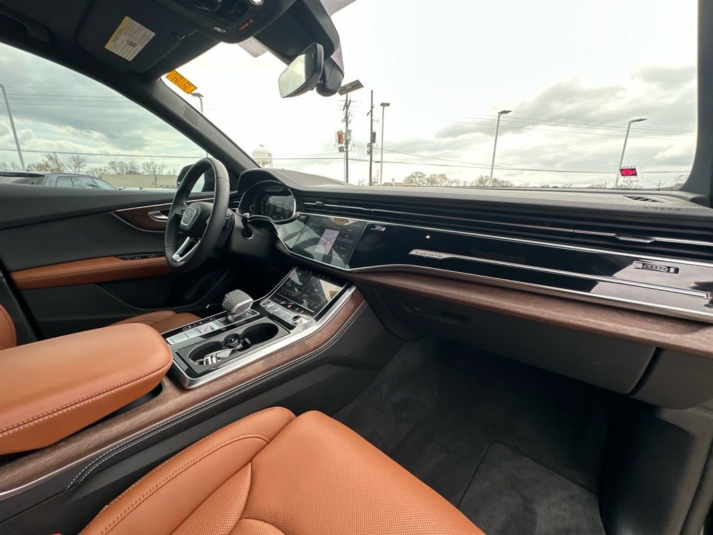Used 2025 Audi Q8 Prestige image 32