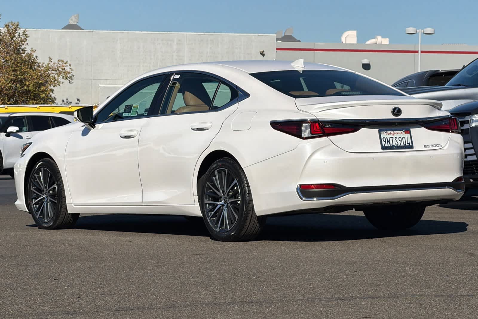 Certified 2025 Lexus ES 300h w/ Premium Package FWD image 7