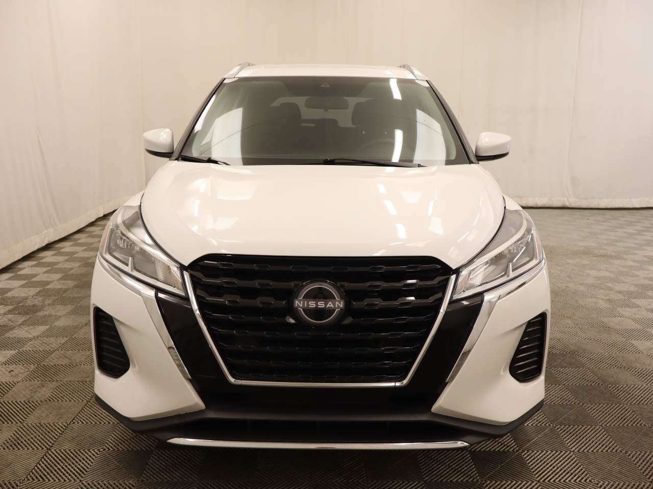Used 2023 Nissan Kicks SV FWD image 4