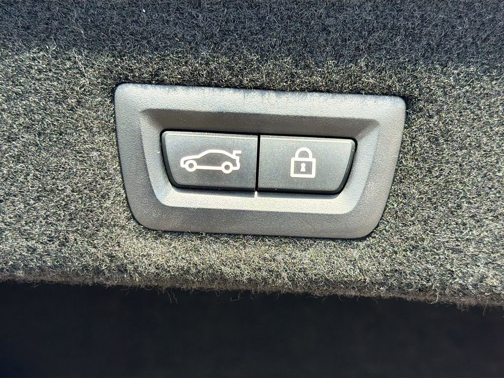 Used 2020 BMW 740i w/ Premium Package image 13