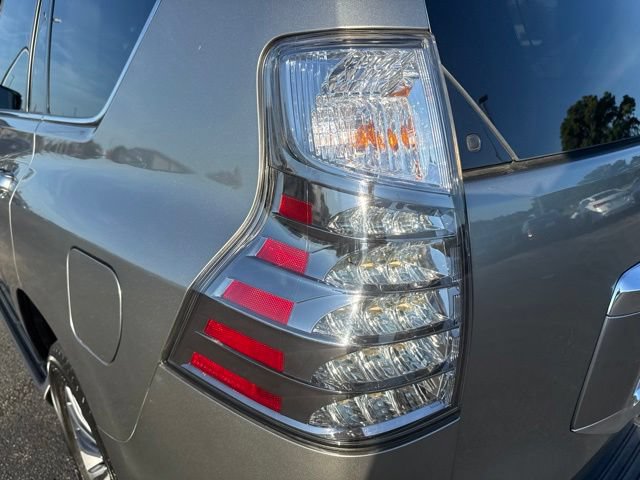 Used 2022 Lexus GX 460 Luxury w/ Accessory Package AWD/4WD image 10