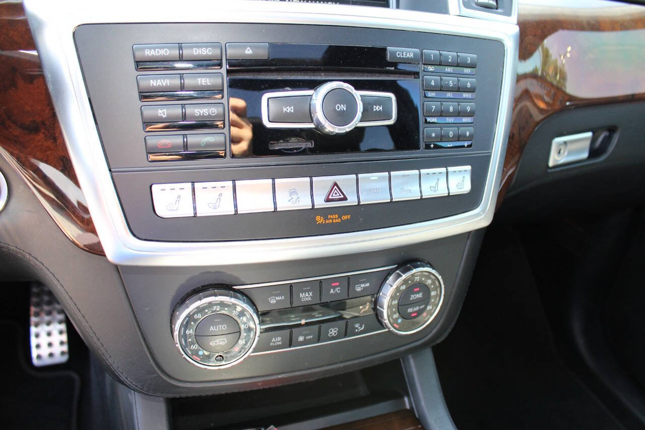 Used 2015 Mercedes-Benz GL 63 AMG 4MATIC w/ Accessory Chrome Package image 17