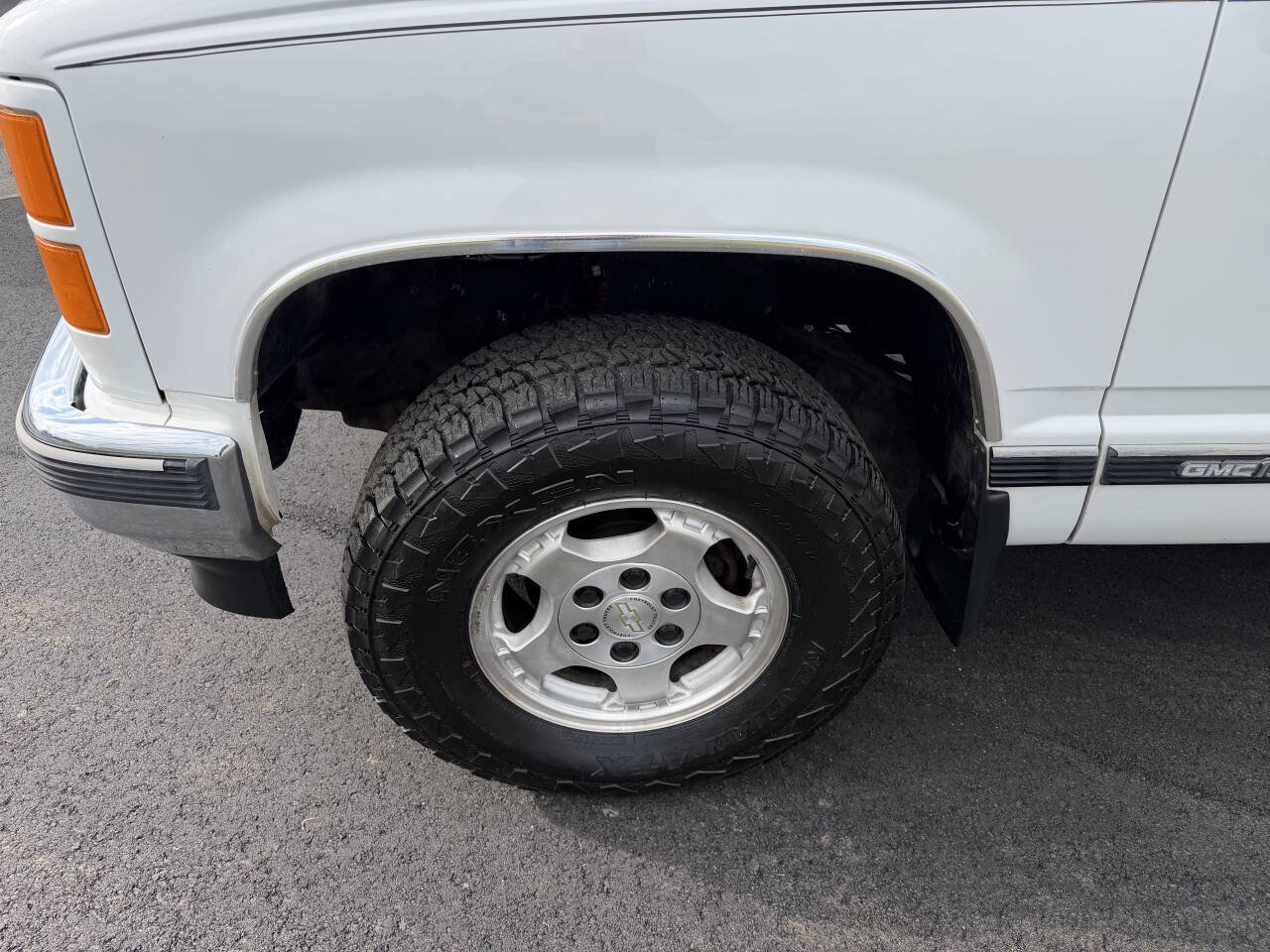 Used 1999 GMC Suburban 4WD w/ Marketing Opt Pkg 2 image 3