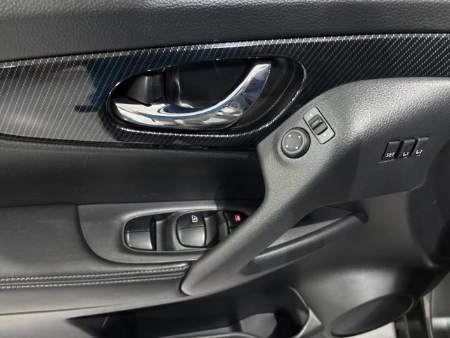 Used 2017 Nissan Rogue SL FWD image 11