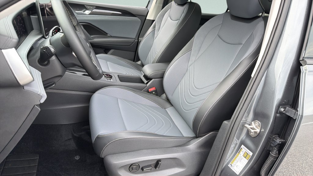 New 2026 Volkswagen Tiguan SE FWD image 29