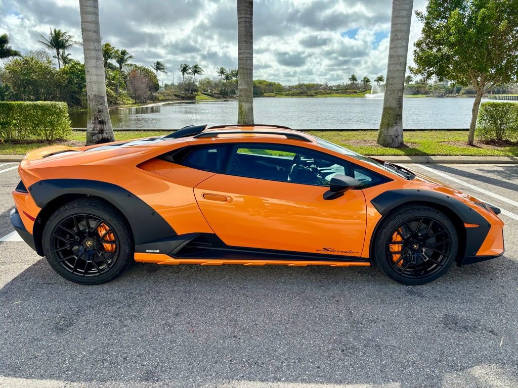 Used 2024 Lamborghini Huracan Sterrato image 5