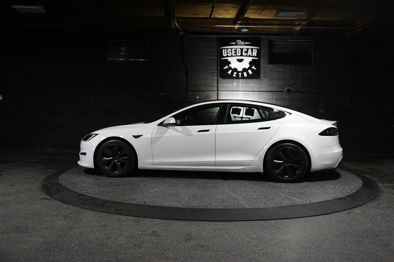 Used 2022 Tesla Model S Plaid image 3