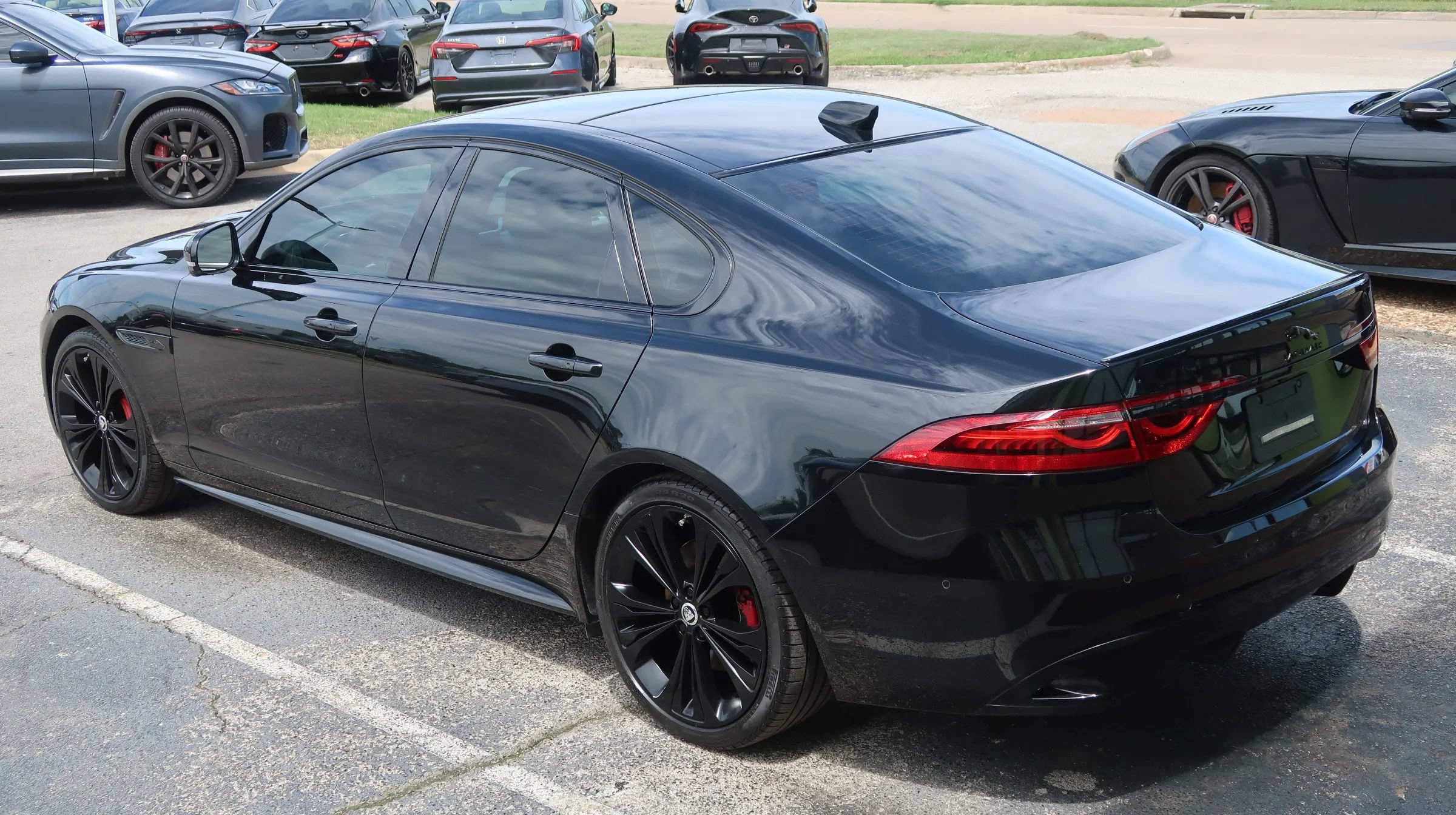 Used 2024 Jaguar XF R-Dynamic SE AWD/4WD image 12
