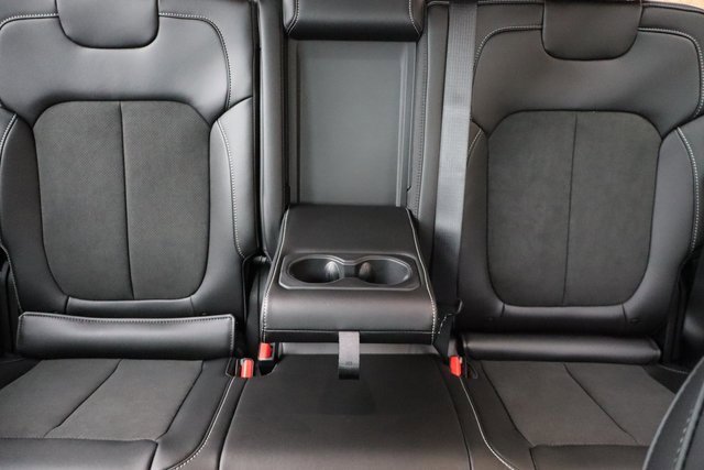 New 2025 Jeep Grand Cherokee Altitude image 34