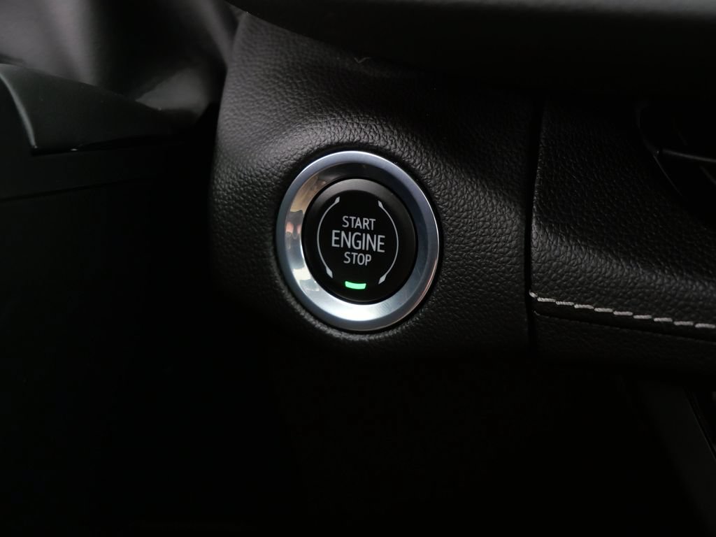 Used 2021 Buick Envision Essence w/ Technology Package I AWD/4WD image 25