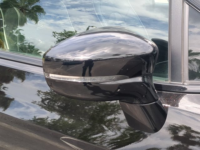 Used 2025 Chrysler Pacifica Limited FWD image 12