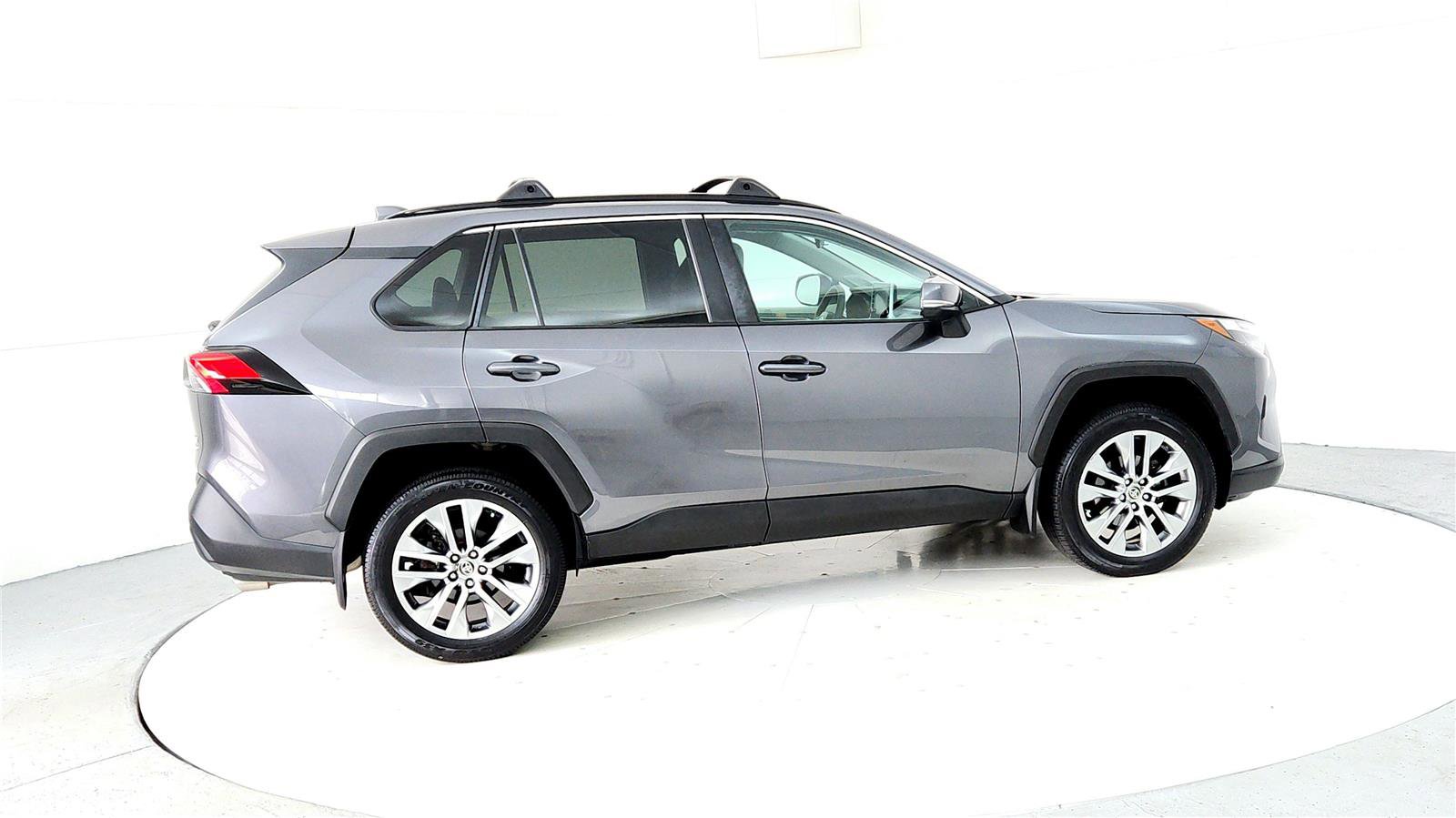 Certified 2022 Toyota RAV4 XLE Premium image 6