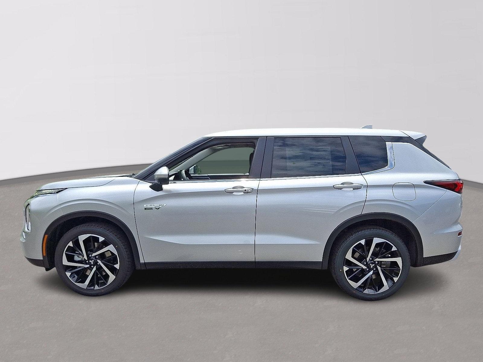 New 2025 Mitsubishi Outlander SE image 4