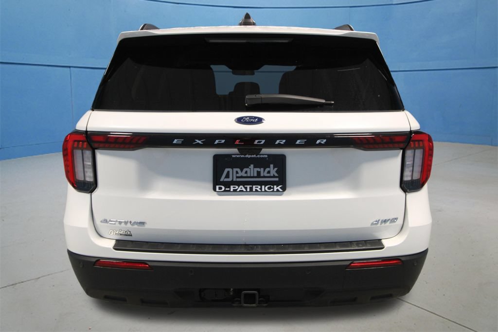 Used 2025 Ford Explorer Active AWD/4WD image 35