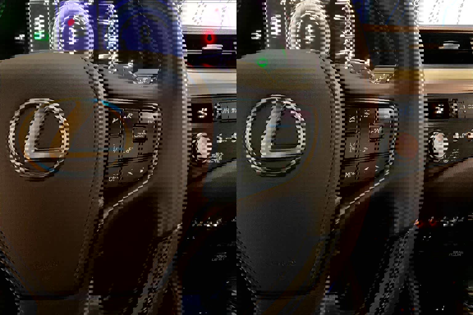 Used 2021 Lexus ES 300h Ultra Luxury w/ Accessory Package 2 image 24