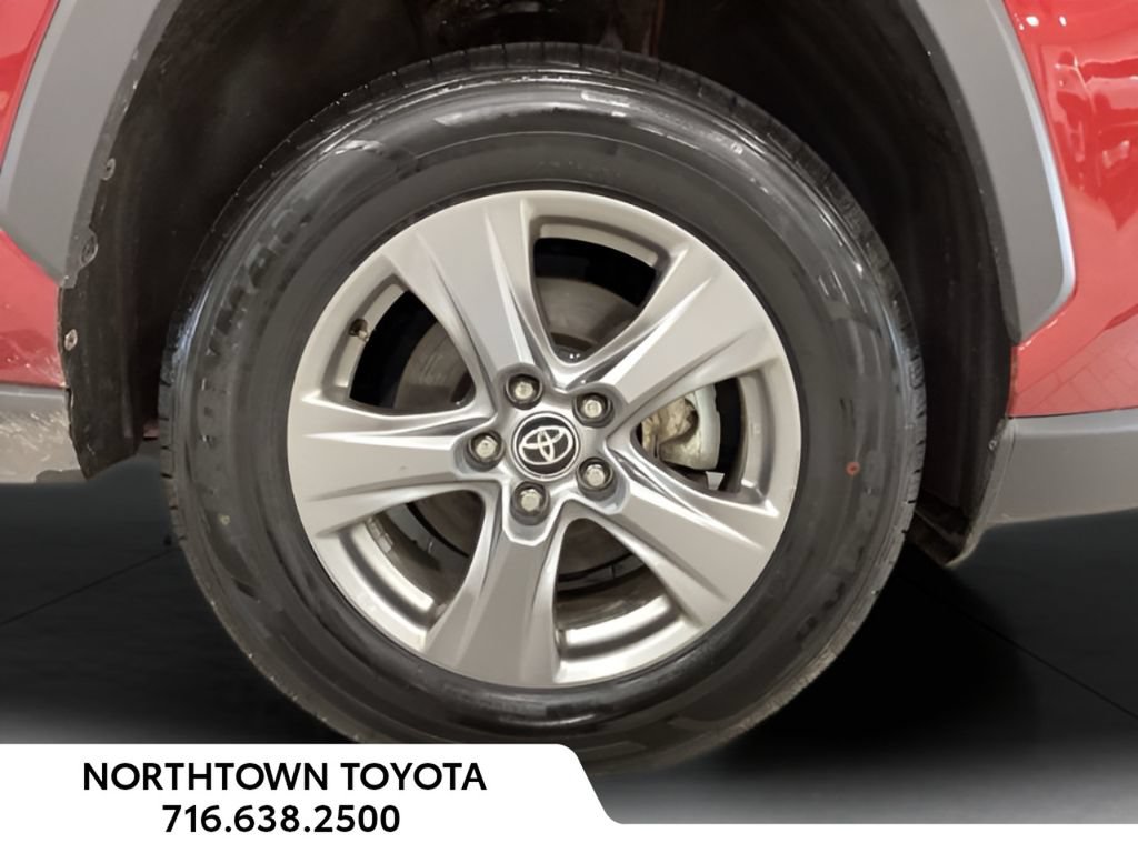 Used 2025 Toyota RAV4 XLE AWD/4WD image 24