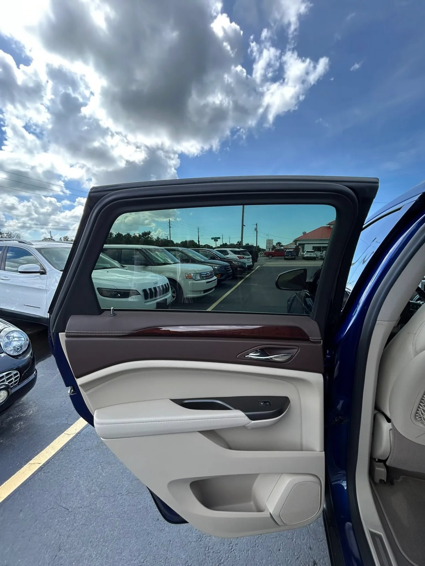 Used 2012 Cadillac SRX Luxury FWD image 23