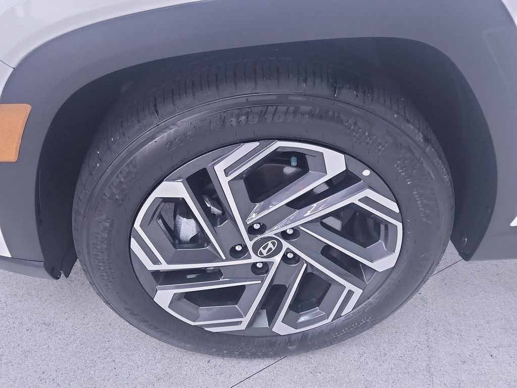 Used 2025 Hyundai Tucson Limited FWD image 10