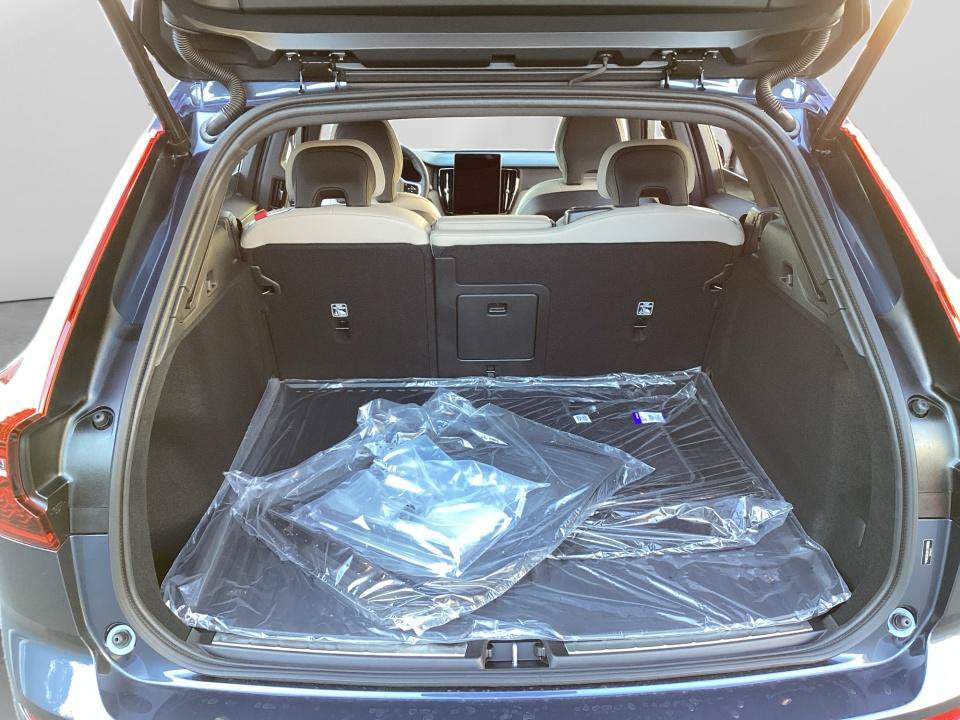 New 2027 Volvo XC60 B5 Plus AWD/4WD image 15
