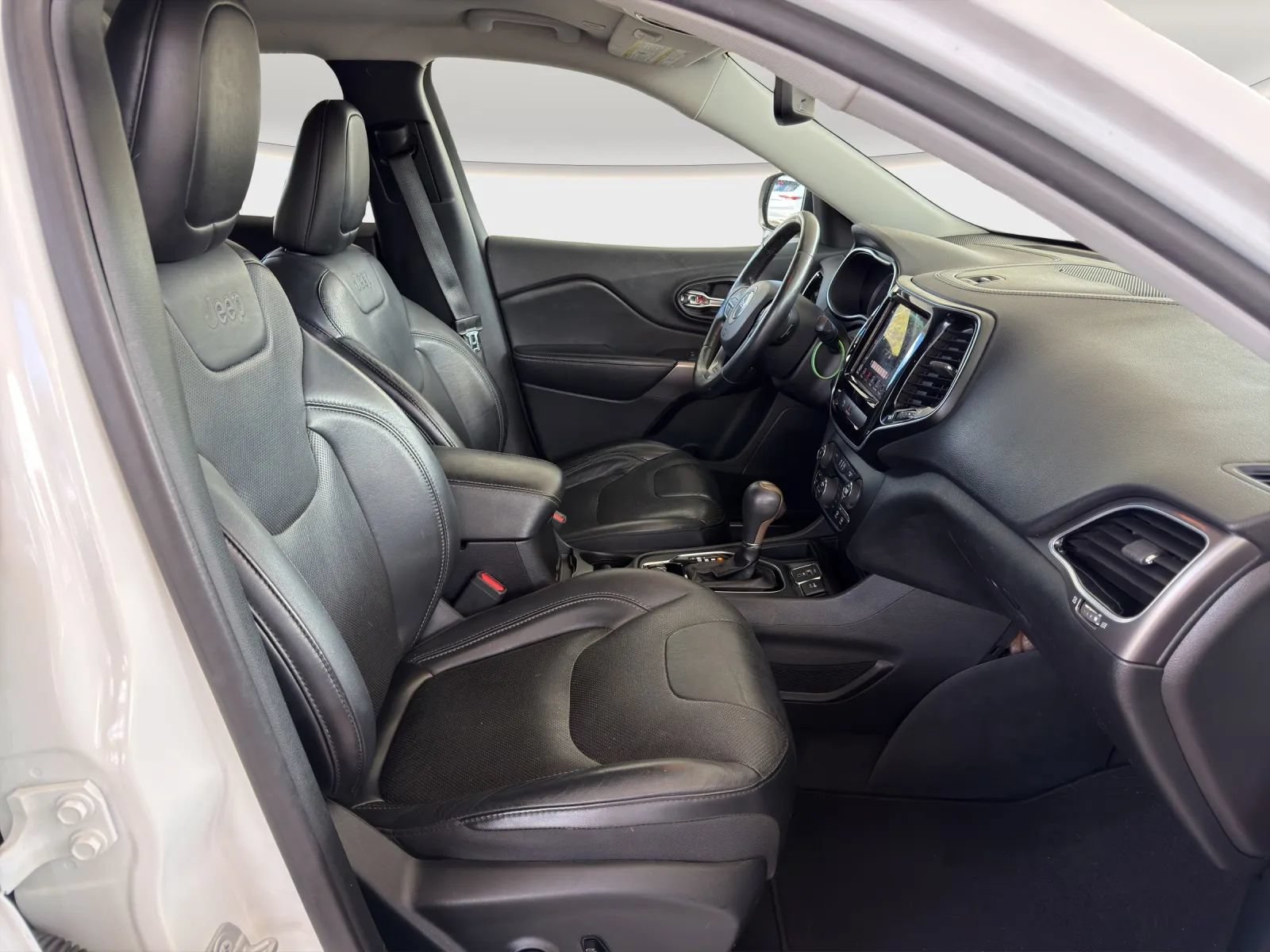 Used 2019 Jeep Cherokee Limited FWD image 18
