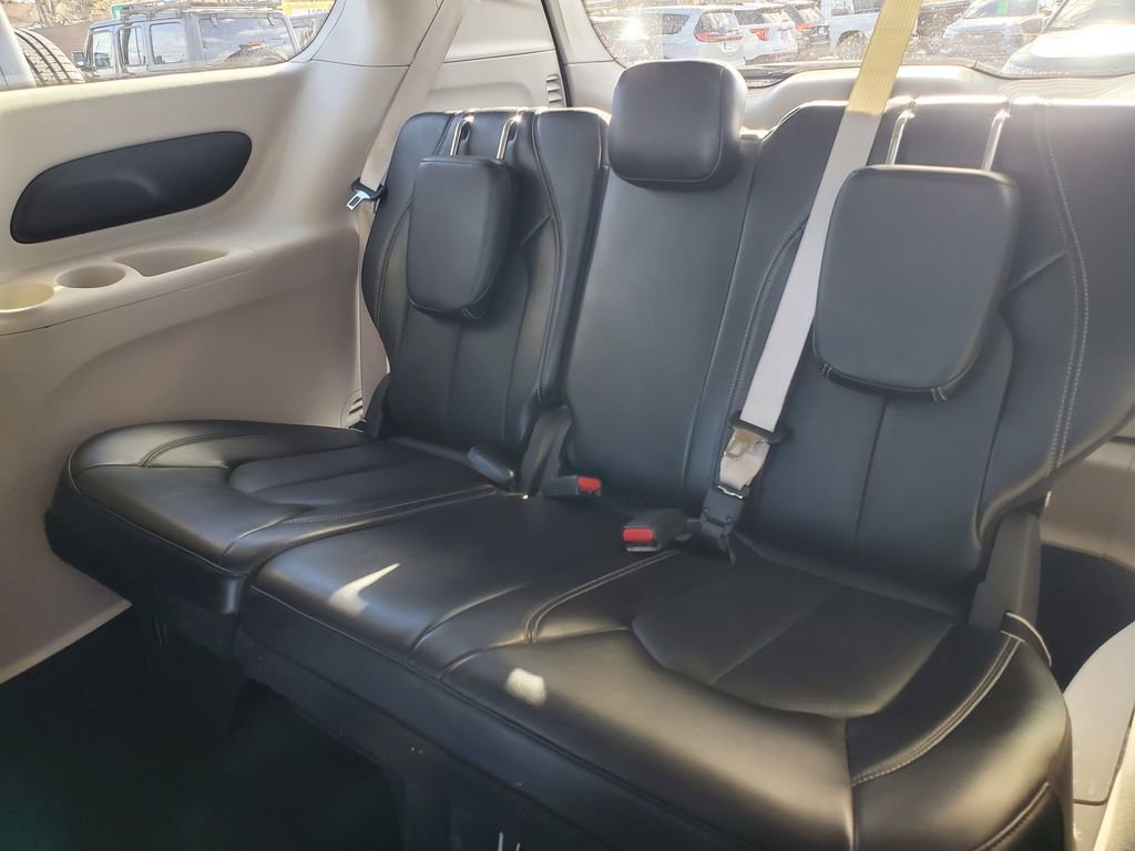 Used 2024 Chrysler Pacifica Touring-L image 35