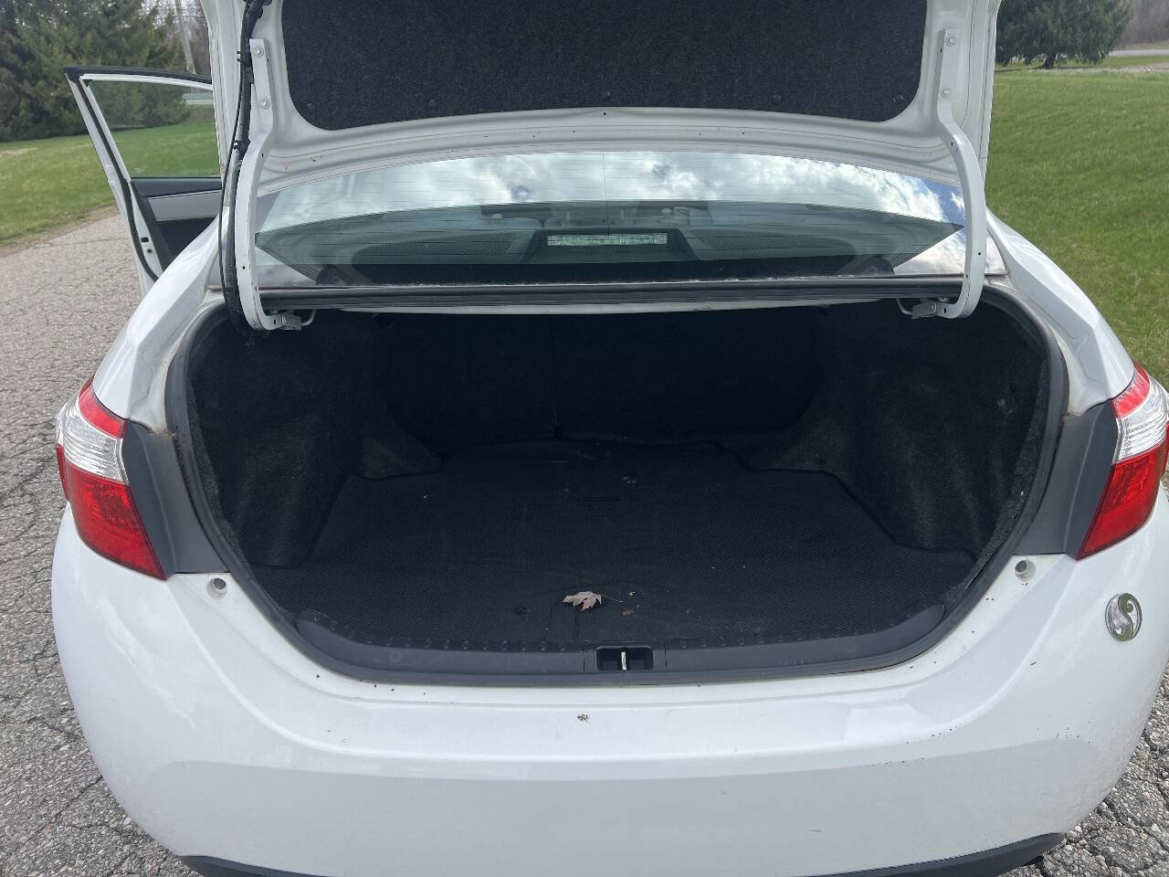 Used 2015 Toyota Corolla LE image 12