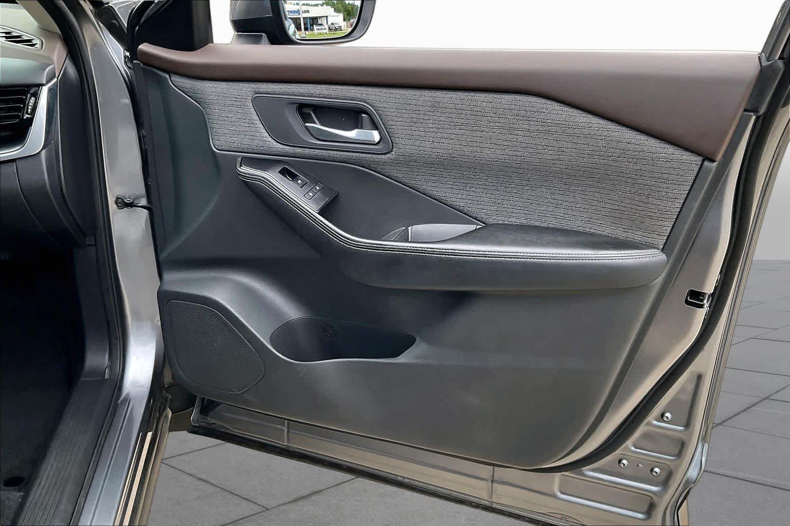 Used 2022 Nissan Rogue SV FWD image 22
