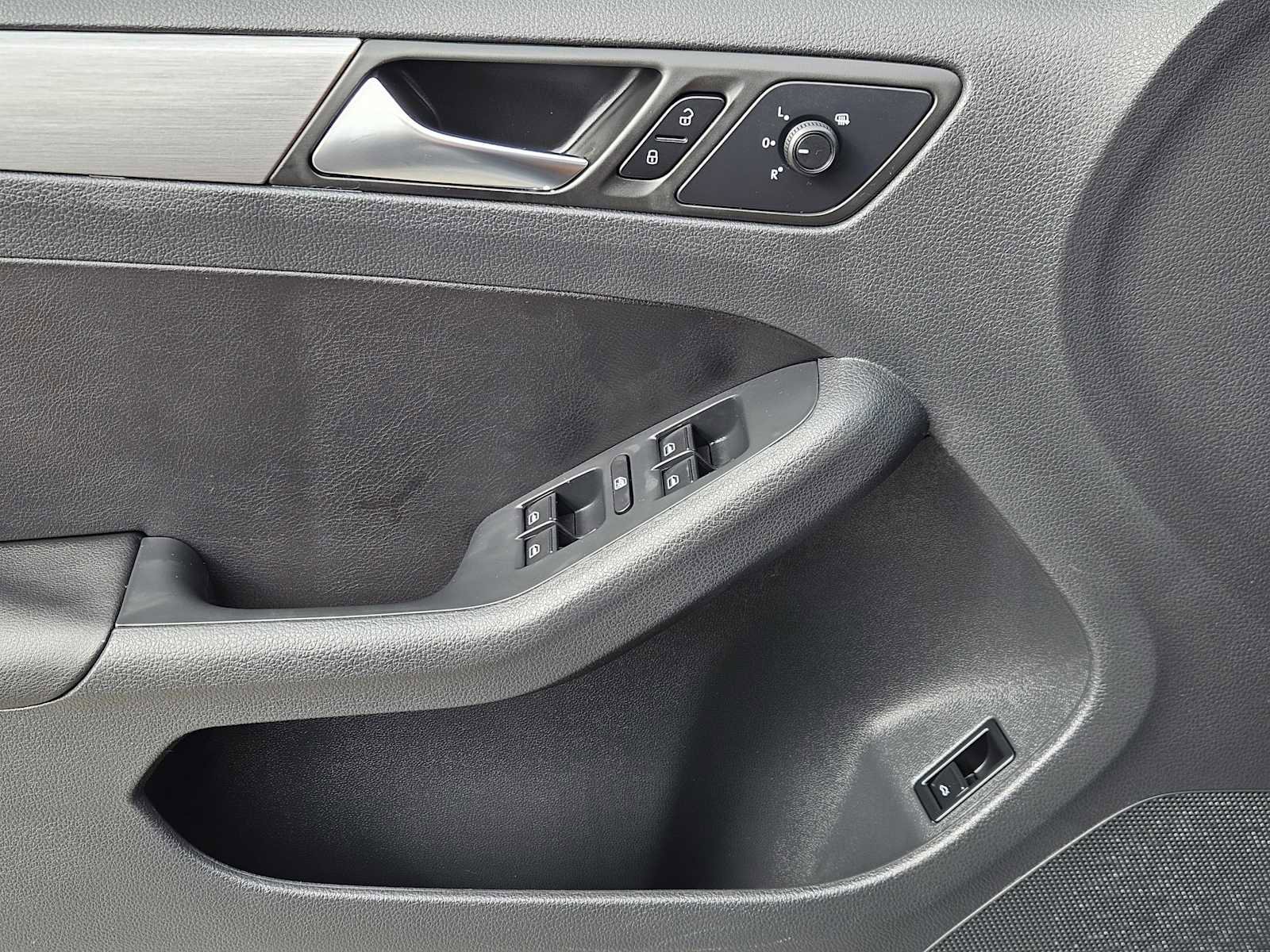 Used 2016 Volkswagen Jetta Sport image 22