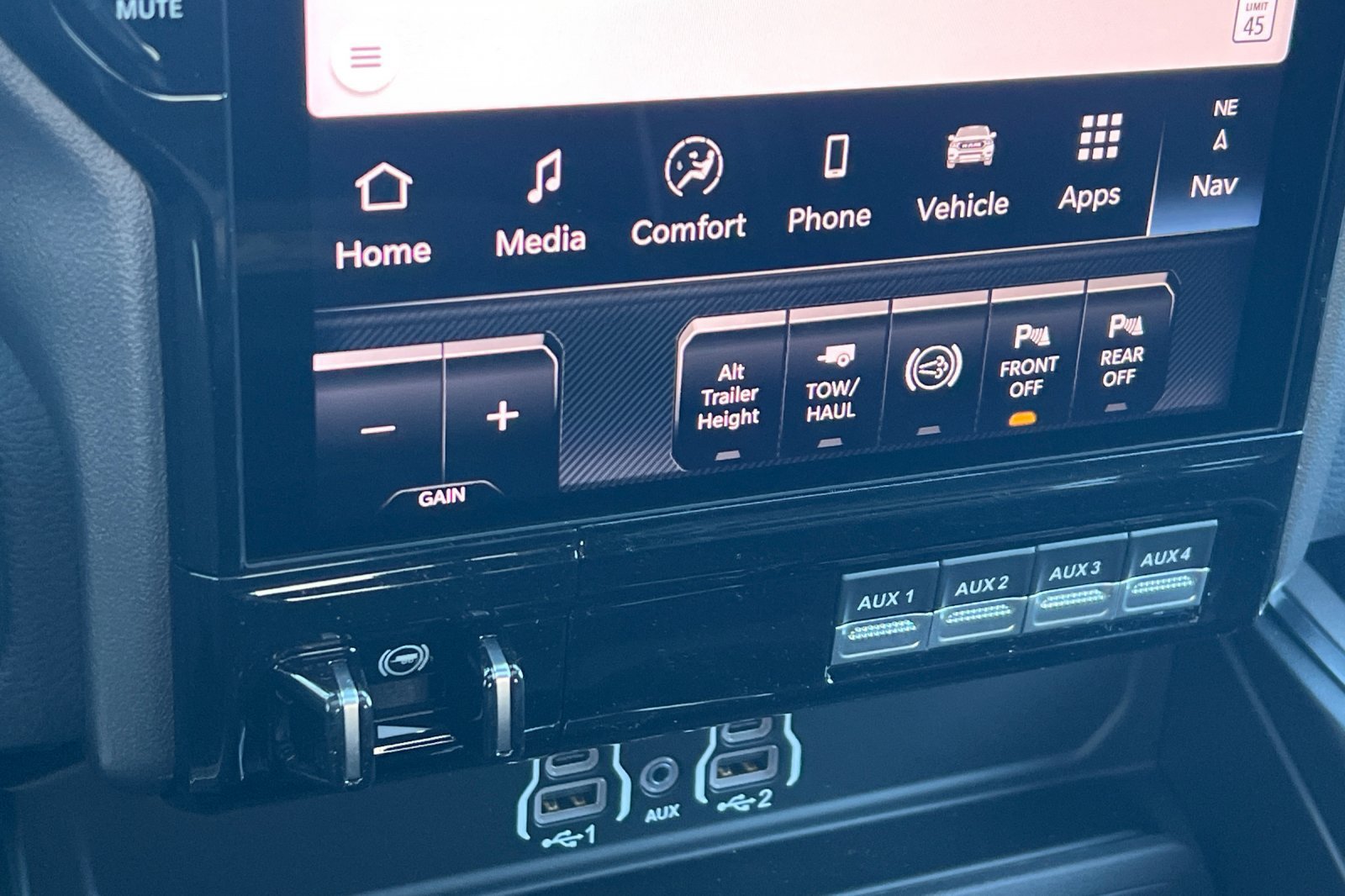 New 2026 RAM 3500 Laramie AWD/4WD image 21