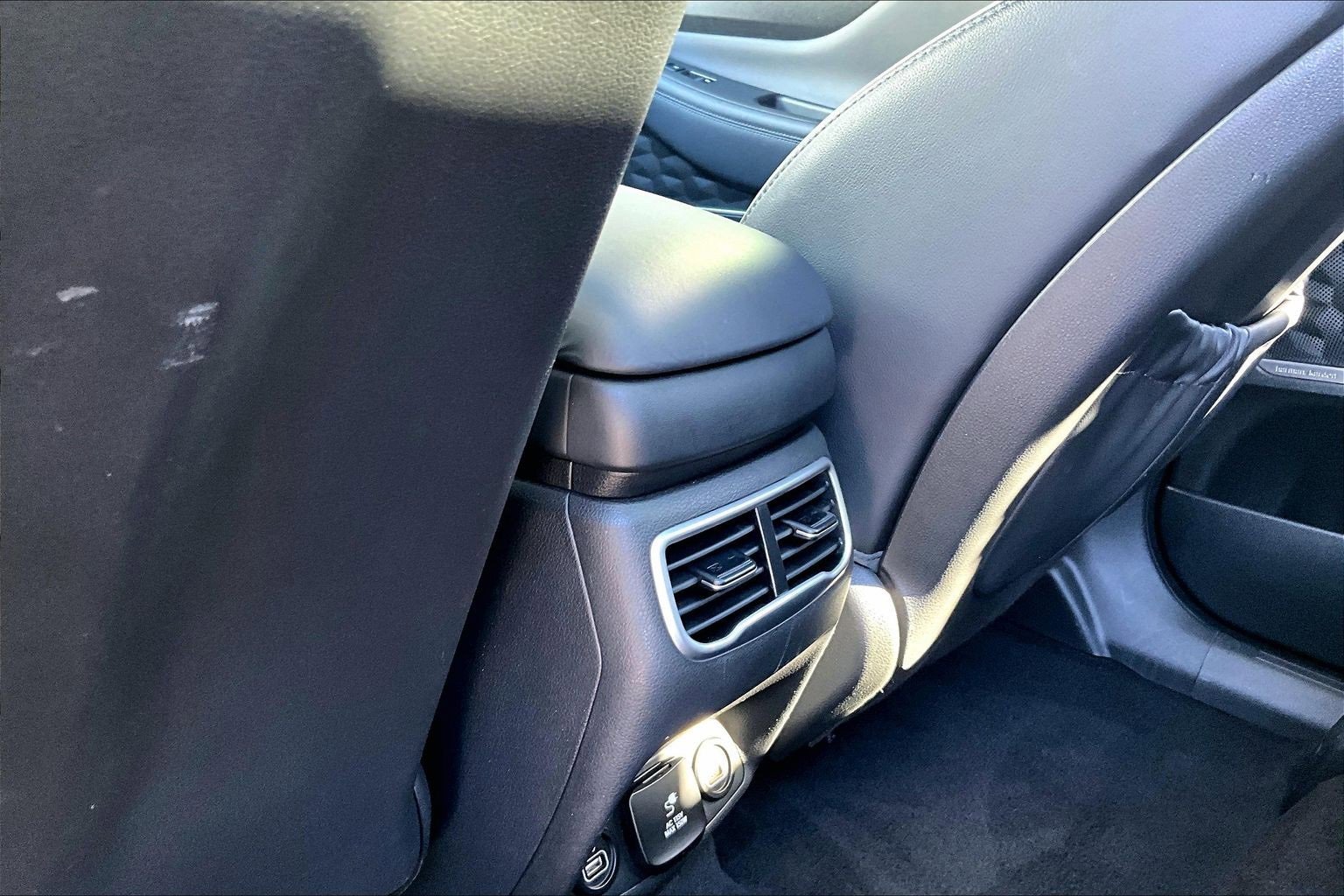 Used 2023 Hyundai Santa Fe Limited image 34